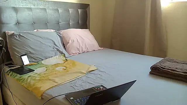 Unique X perience online show from April 2026 10:32:02 PM