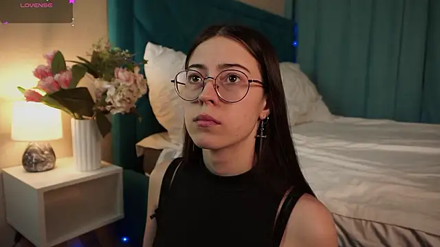 ywixos online show from February 2026 02:35:01 PM