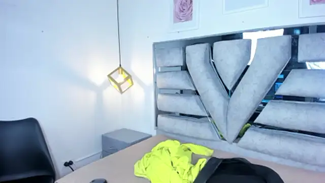 lianfox  online show from April 2026 12:21:01 PM