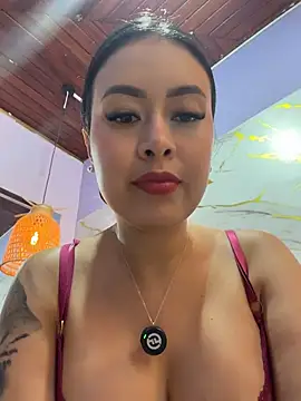 Snapshot of CrisMarulanda chatting on July 2026 05:27:02 PM CrisMarulanda online show from July 2026 05:27:02 PM