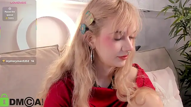 Molly Platt online show from April 2026 09:25:02 AM