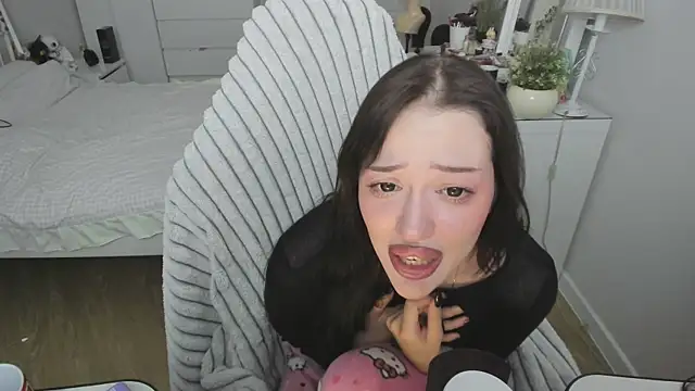 saadnesstyan online show from December 2025 12:32:02 PM