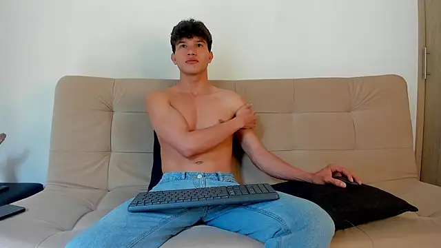 2Amateur Guys online show from April 2026 02:40:01 PM