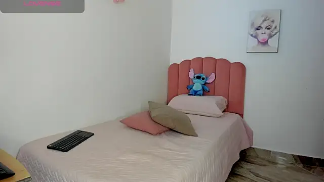 Snapshot of julieth_sanzz chatting on June 2026 08:53:01 AM julieth sanzz online show from June 2026 08:53:01 AM