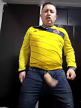 BigCristh79 online show from March 2026 07:19:01 PM