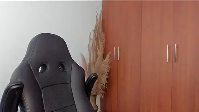 Evansdark1 online show from April 2026 10:18:01 PM