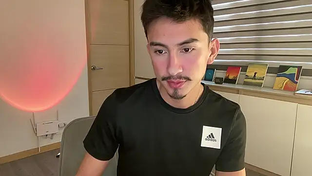 sweettaaron01 online show from November 2025 05:23:01 PM