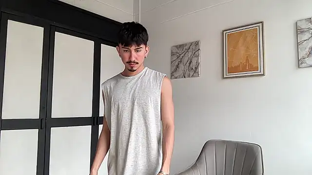 sweettaaron01 online show from February 2026 05:42:01 PM