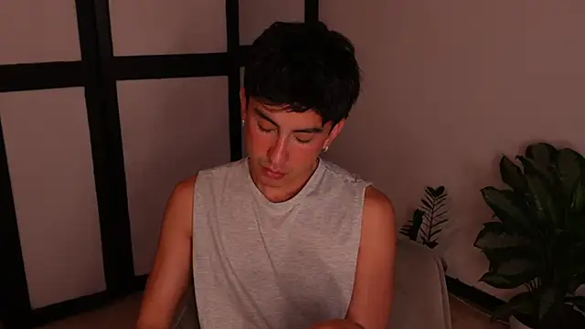 sweettaaron01 online show from June 2026 11:19:01 PM
