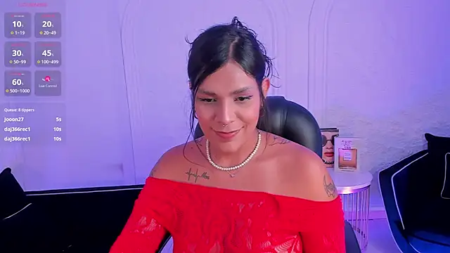 Snapshot of SarahYates chatting on July 2026 07:23:02 AM SarahYates online show from July 2026 07:23:02 AM