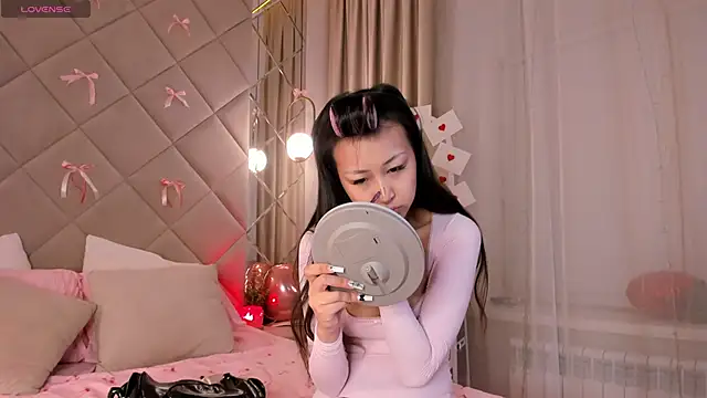 Nelly Kimm online show from March 2026 01:01:02 AM