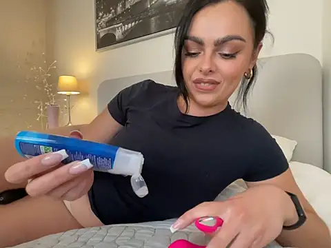 FrancescaXO online show from June 2026 02:30:01 PM