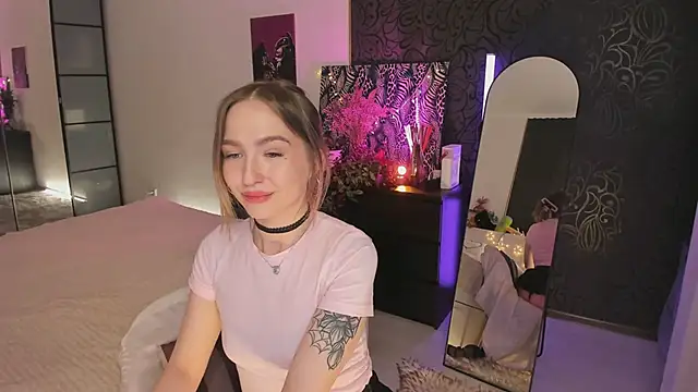 Annie Leone online show from April 2026 07:07:02 PM