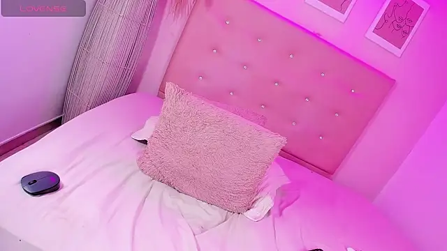 ANNIE DOLCE  online show from April 2026 02:51:02 AM