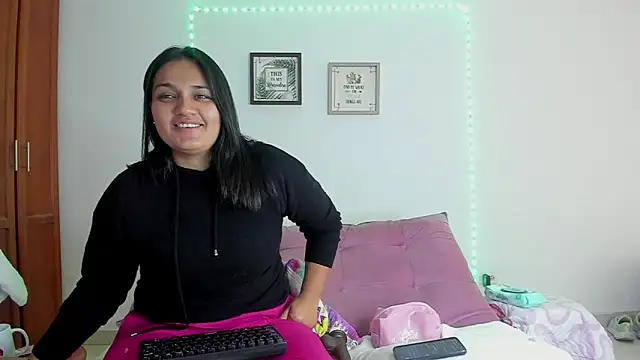selena jhonson online show from April 2026 02:04:01 PM