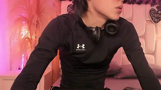 Daphne And Roger online show from March 2026 11:06:01 AM