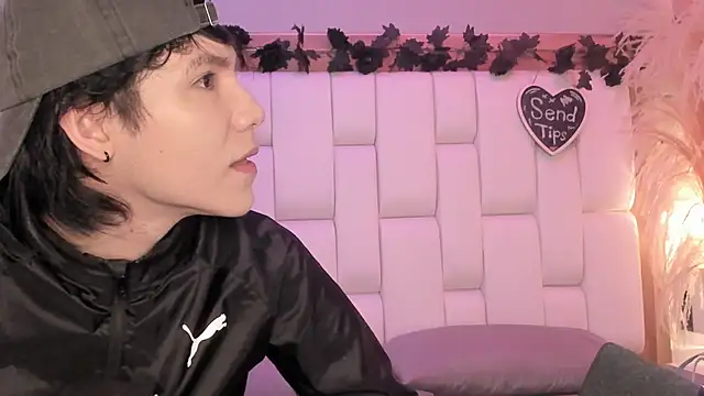 Daphne And Roger online show from April 2026 11:14:02 AM