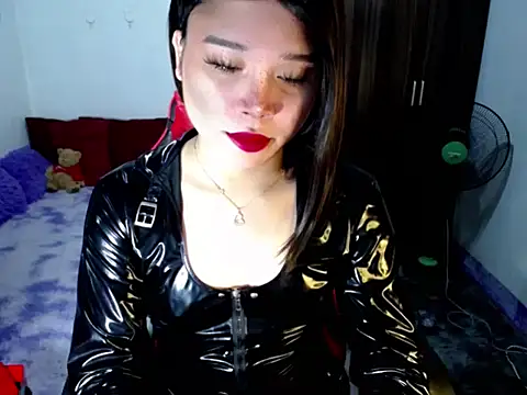 Urassiansweetcummer online show from June 2026 11:28:01 PM
