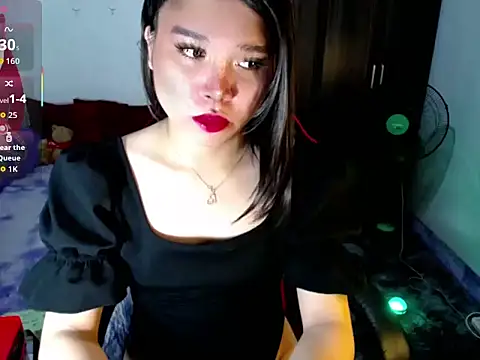 Urassiansweetcummer online show from July 2026 02:56:02 PM