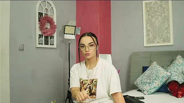 Snapshot of ScarletVex chatting on June 2026 05:01:02 PM ScarletVex online show from June 2026 05:01:02 PM