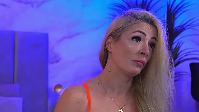 Izabellle02 online show from April 2026 04:01:01 AM