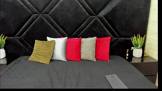 Dantzel  online show from April 2026 07:04:02 PM