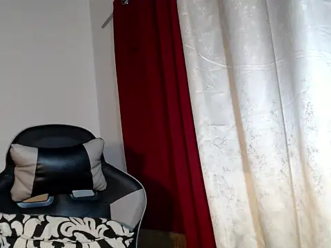 Snapshot of urcurlydiva chatting on November 2025 04:17:01 PM urcurlydiva online show from November 2025 04:17:01 PM