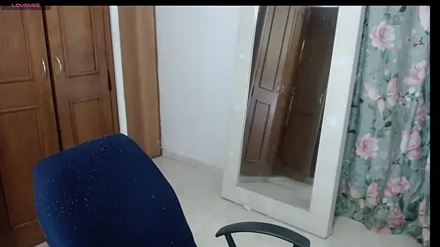 Snapshot of alejandralatina chatting on June 2026 05:54:01 AM alejandralatina online show from June 2026 05:54:01 AM