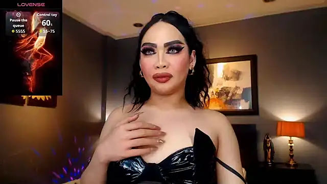 FridaHumphrey online show from March 2026 06:18:02 PM