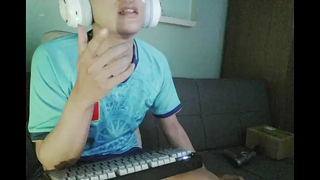 Snapshot of boyhigh1997 chatting on June 2026 08:11:02 AM boyhigh1997 online show from June 2026 08:11:02 AM