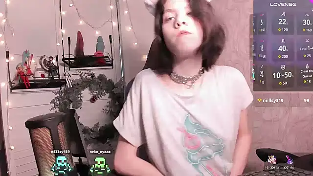 Snapshot of aestheticbeing chatting on December 2025 12:11:02 PM aestheticbeing online show from December 2025 12:11:02 PM