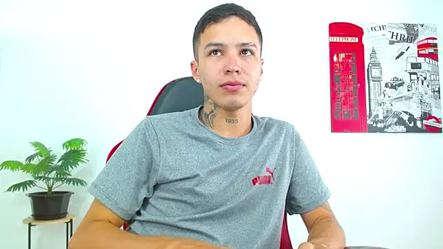 Cumandres18 online show from April 2026 02:33:01 PM