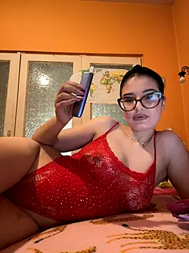 Larra69 online show from November 2025 05:40:02 PM