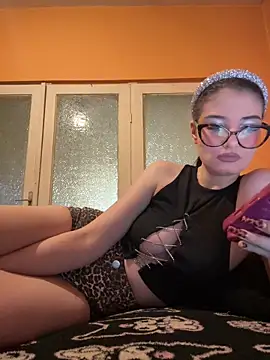 Larra69 online show from February 2026 06:04:02 PM