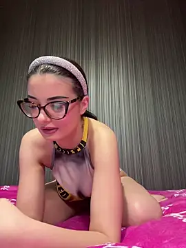 Larra69 online show from March 2026 06:36:01 PM