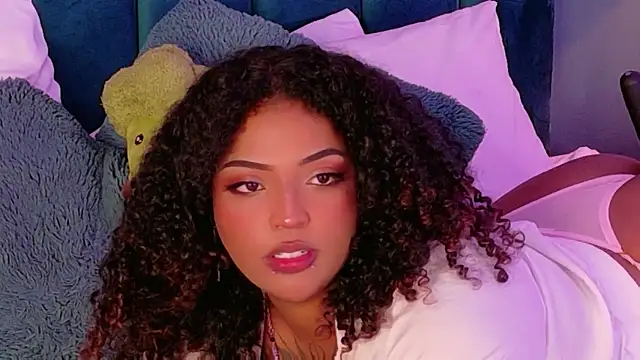 Snapshot of Cristal-Jonnes chatting on June 2026 01:25:02 AM Cristal-Jonnes online show from June 2026 01:25:02 AM