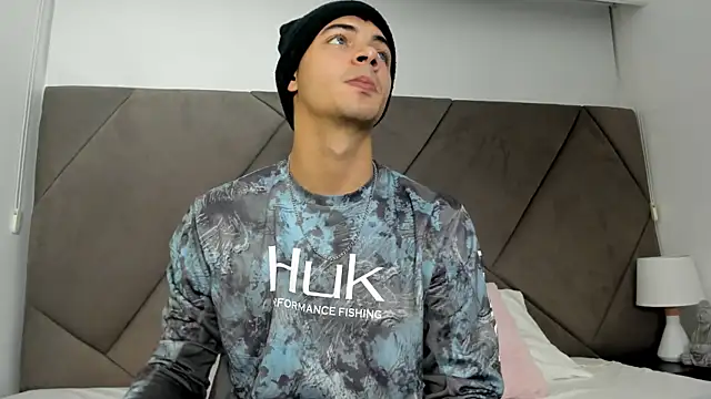 Snapshot of andrew_colleman chatting on November 2025 06:03:02 AM andrew colleman online show from November 2025 06:03:02 AM