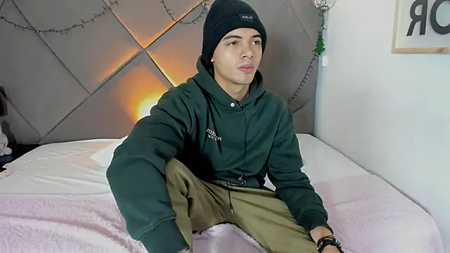 Snapshot of andrew_colleman chatting on December 2025 05:46:01 AM andrew colleman online show from December 2025 05:46:01 AM