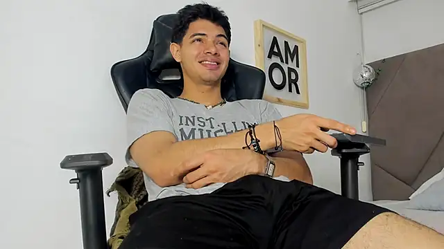 Snapshot of andrew_colleman chatting on February 2026 03:33:01 AM andrew colleman online show from February 2026 03:33:01 AM