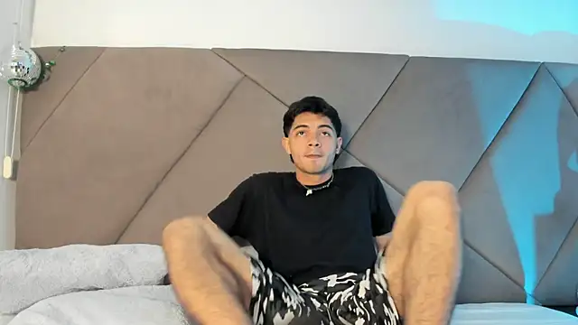 Snapshot of andrew_colleman chatting on February 2026 02:59:02 AM andrew colleman online show from February 2026 02:59:02 AM