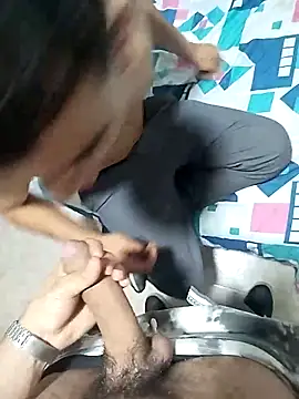 Snapshot of andrew_colleman chatting on April 2026 07:14:01 AM andrew colleman online show from April 2026 07:14:01 AM