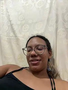 Snapshot of Valen1800 chatting on July 2026 01:45:01 AM Valen1800 online show from July 2026 01:45:01 AM