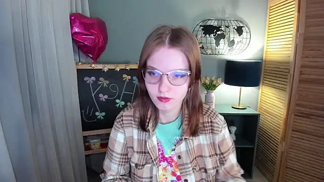 Snapshot of Madelaineses chatting on November 2025 09:10:01 AM Madelaineses online show from November 2025 09:10:01 AM