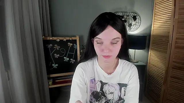 Snapshot of Madelaineses chatting on November 2025 08:47:01 AM Madelaineses online show from November 2025 08:47:01 AM