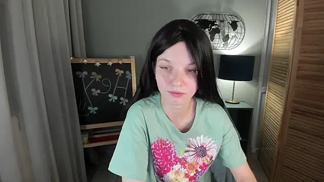 Snapshot of Madelaineses chatting on November 2025 09:21:01 AM Madelaineses online show from November 2025 09:21:01 AM