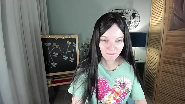 Snapshot of Madelaineses chatting on November 2025 08:40:01 AM Madelaineses online show from November 2025 08:40:01 AM