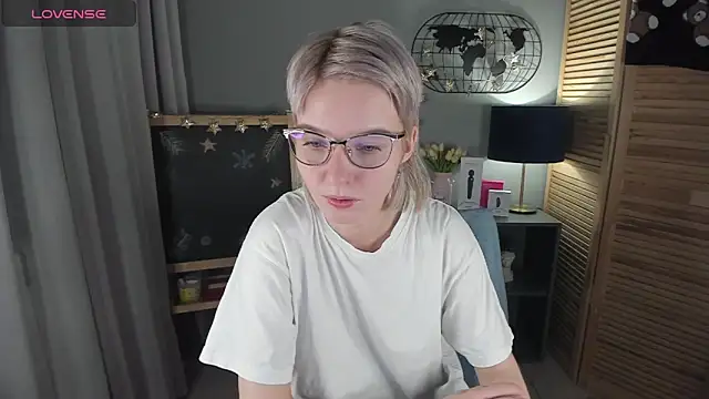 Snapshot of Madelaineses chatting on January 2026 09:25:02 AM Madelaineses online show from January 2026 09:25:02 AM