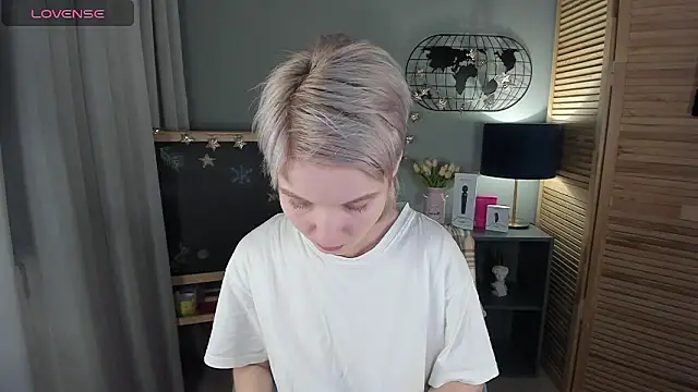 Snapshot of Madelaineses chatting on January 2026 10:54:02 AM Madelaineses online show from January 2026 10:54:02 AM