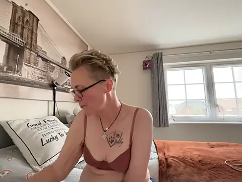 Curvy-Jinx online show from April 2026 08:04:02 AM