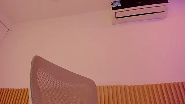 OliviaSweett online show from April 2026 07:07:01 PM